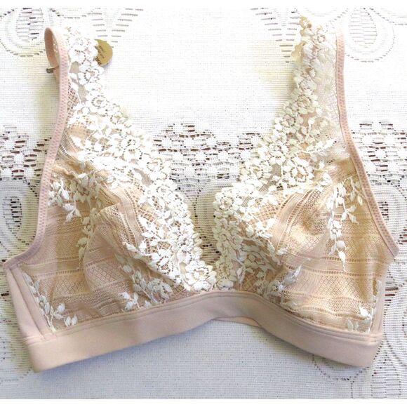 Wacoal Other - Wacoal Embrace Lace Floral Lace Wire Free Bralette Sand/Ivory 34 EUC